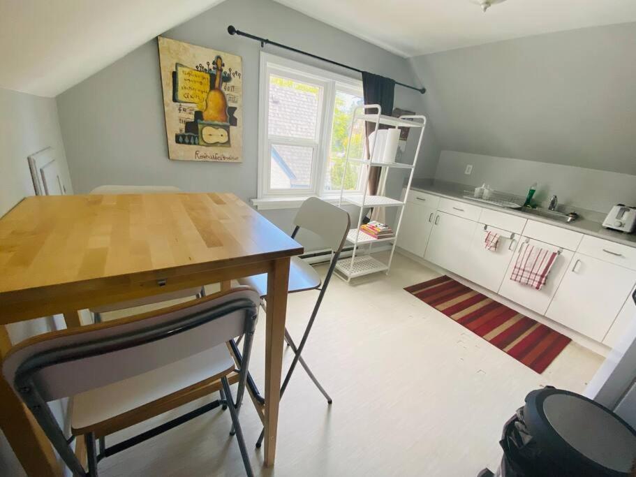 Artistic Apartment Near Downtown Βικτώρια Εξωτερικό φωτογραφία