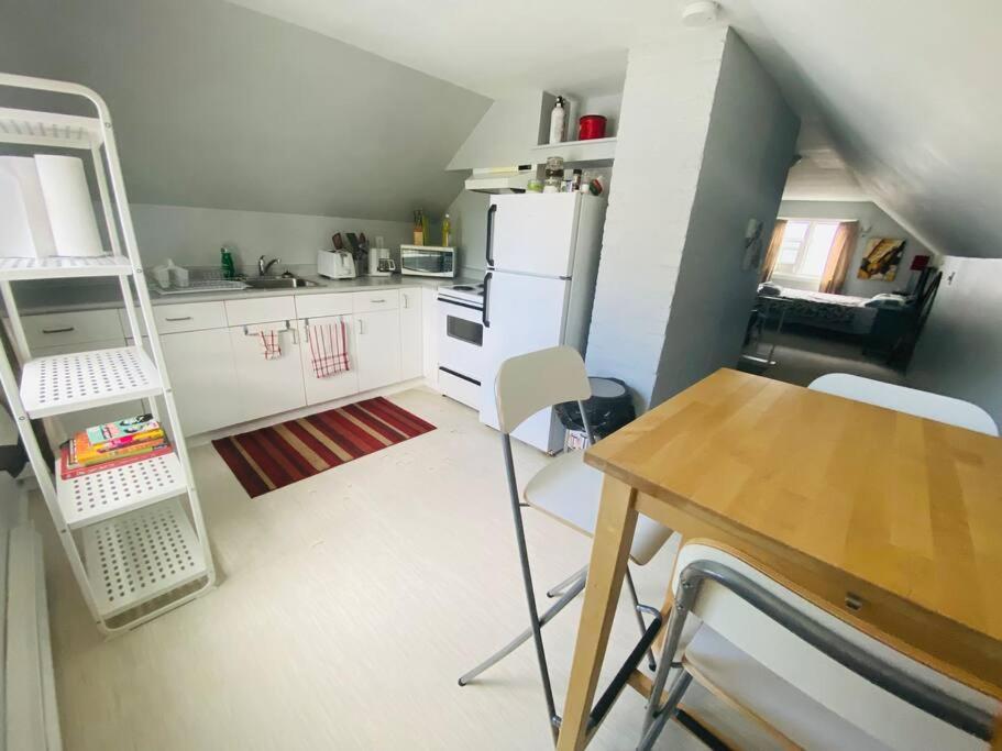 Artistic Apartment Near Downtown Βικτώρια Εξωτερικό φωτογραφία